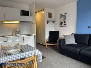 Confortable studio 2 pers. à Montgenèvre, balcon ouest, bien équipé, parking, options WiFi et linge - FR-1-330D-22 - Image 1