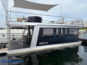 NEON Bigigio House Boat - Image 2