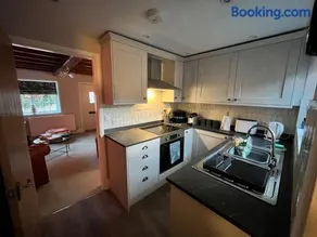 Boutique style cosy cottage - Image 3