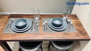 Beautiful Minimalist Condo, Downtown, Prefer Non a Smoker, Grocery Store in the Building, Very convenient everywhere - Image 3