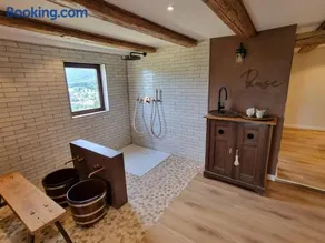 Haus am Berg mit Wellnessbereich, Bar und Panorama - Image 3
