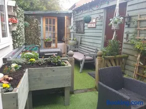 Chalet with hot tub room - Image 5