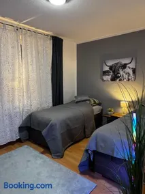 Best Preis Stadtoase HBF Salzwedel Apartment am Bahnhof fuer max 3 Personen mit Boxspringbetten Schlafcouch Kueche und 2x TV - Image 1
