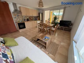 Logement avec jardin et terrain de pétanque privé - Image 1