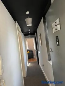 City Centre Modern Apartment - Image 1
