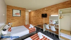 Court Street Motel - Image 2