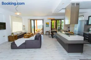Amaryllis House - Image 4