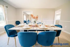 Spacious 10BR Great Falls Retreat with Free Parking Near Great Falls Park and Dulles - Image 3