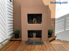 The yellow door - Image 5