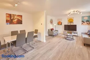 Dacama at Dene Grove- with Patio and 2 Free Parking - Image 2