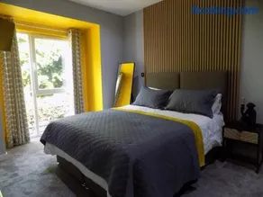 2 Bedroom Luxury City Centre Apt - Image 2