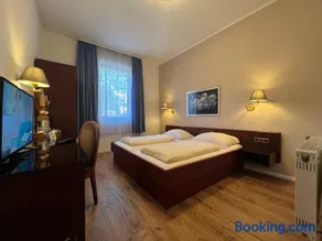 Central Hotel - Image 1