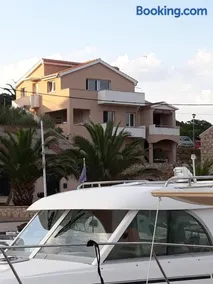 Apartmani Goga - Molat 6 - Image 1