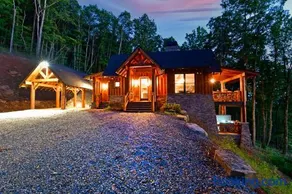 Misty Mountain Luxury mountain cabin with breathtaking views, hot tub, & game room! - Image 1