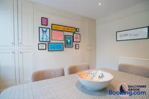 Contemporary Coastal Chic - 3 Bed with Garden - Image 3