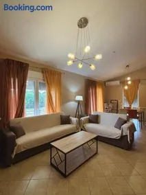 Eri Apartment - Image 4