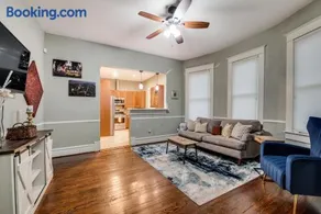 Spacious Historical 2 Bed House - Image 2