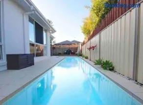 Sandstone Point Luxury 5 bedroom Home - Image 1