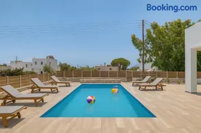 Ippocampos Seaside Serenity - Unwind at Paros Poolside Retreats - Image 3