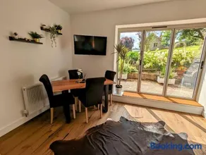 The Snug at Cefn Tilla Court - Image 5