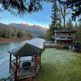 Riverfront Retreat Hot Tub Sauna Yard Gazebo and VIEWS - Image 1