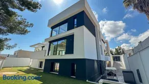 4 bed minigolf Villa and downstairs independent apartment - Image 3