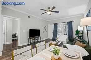 Midtown Atlanta High-Rise King Suite - Rooftop Pool - Gym - Parking - Image 1