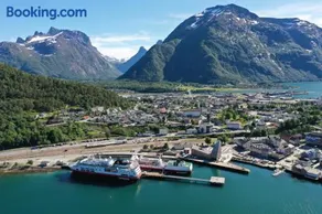 Åndalsnes Sentrum 1-room Apartment - Image 1
