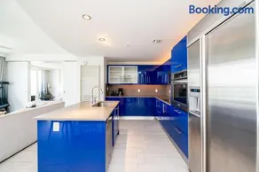 High Floor Luxury 2BR 2BA, Sleeps 6, Resort Access - Horizon by HomeStakes Stays - Image 3