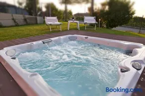 Intera casa con due appartamenti indipendenti e vasca idromassaggio a Barbaresco, Langhe - Image 3