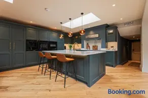 St James Cottage - Luxurious Dorset Escape in Idyllic Milton Abbas - Image 2