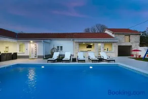 Villa Mare - with HEATED POOL - Image 2