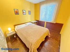Apartamento três quartos Juvevê com charme e sossego 110 m2 e garagem Domo Hospedagem - Image 2
