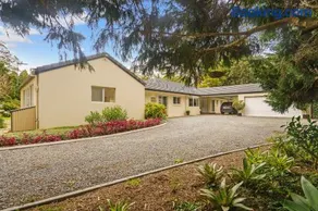 Hideaway with us, on Tamborine Mountain - Image 1