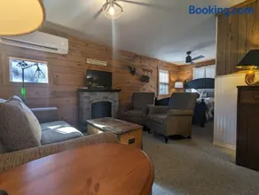 Redbud Valley Foxtail Cabin 6 - Image 4