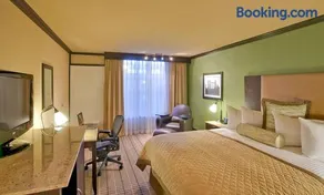 DELSOL Hotel Suites OKC Airport, Event Center, indoor Pool and Kids Arcade, 5 Min from Paycom, Fairgrounds - Image 5