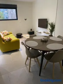 Maison individuelle avec terrasse et parking - Image 1