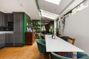Sophisticated 4BDR Home in West Ealing Stay - Image 4