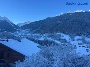 Panoramic Alpine Garden Retreat - Image 3