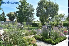 Bosham - Separate and self-contained double garden suite - Image 4