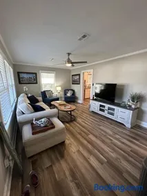 Central Charleston Area Hideaway - Image 1
