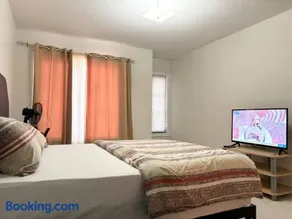 Ensuite room in 3 bedroom townhouse in Brampton - Image 2