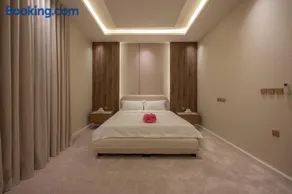 شقة فاخرة بثلاث غرف نوم دخول ذكي وموقف خاص - Image 2