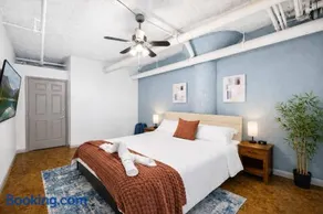 Modern River Market Loft Sleeps 6 Parking WiFi - Image 3