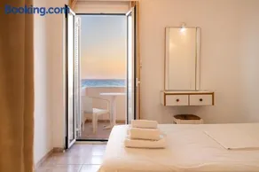 Nefeli Rooms with Sea View in Kalamaki - Image 3