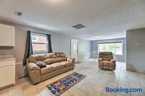 'Loretta' Sun-Kissed Apt on Country Music Hwy - Image 2