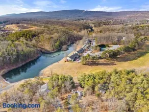 Escape to The Woods, Mountain View, Hot Tub, Golf - Image 3