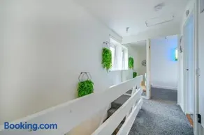 R3HL Double room near city and airport - Image 3