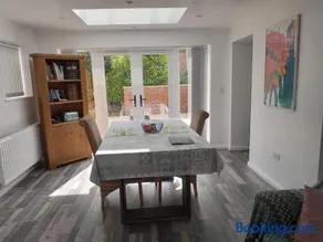 Cosy one bed with parking - Image 5