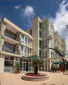 Sunny Day Club Hotel - Image 1